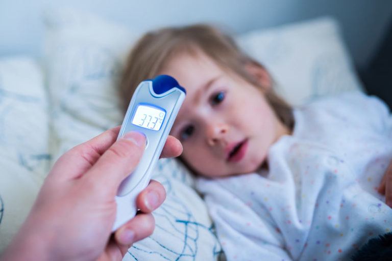 ¿Cómo aliviar la fiebre del bebé?