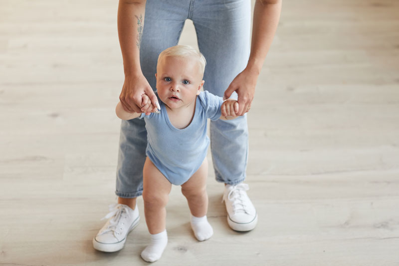 Afirmar globo Guarda la ropa Primeros pasos de un bebé: Cómo enseñar a caminar a mi bebé [Trucos]